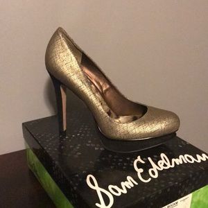 Sam Edelman Gold pump